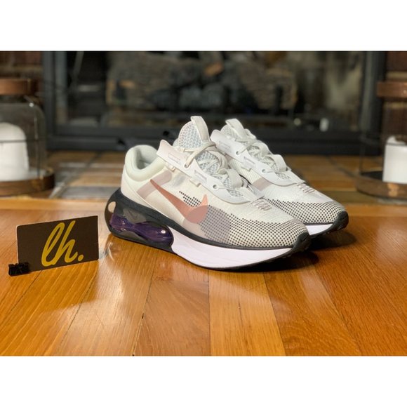 Size 6.5y / 8 W Nike Air Max 2021 Athletic Running Shoes DA3199-103 - Picture 2 of 6